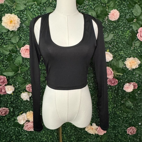 Tops - Black Cut-Out Sleeve Crop Top